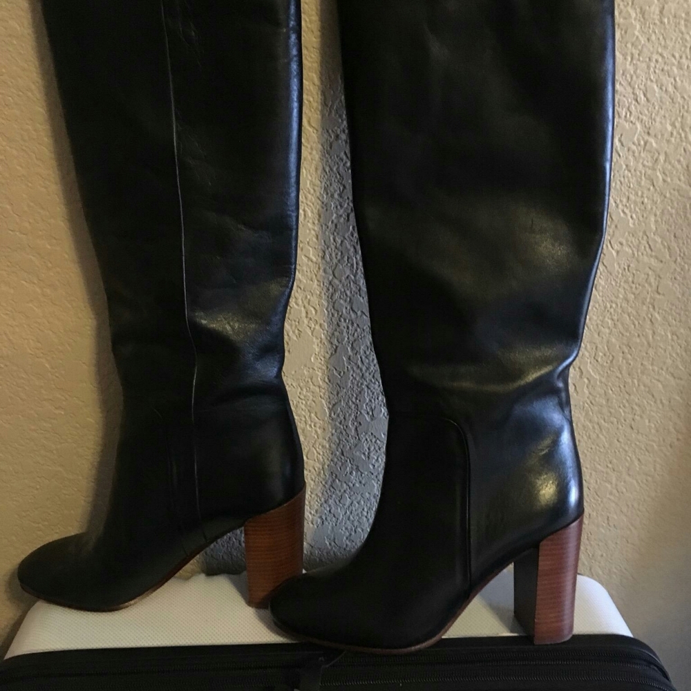 Gorgeous black leather boots